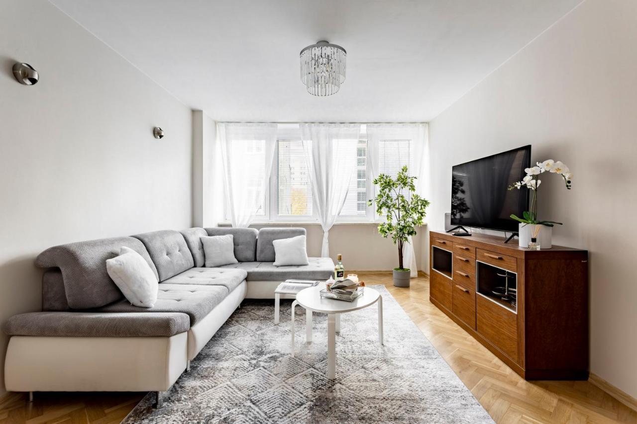 Hala Mirowska Apartments Варшава Экстерьер фото