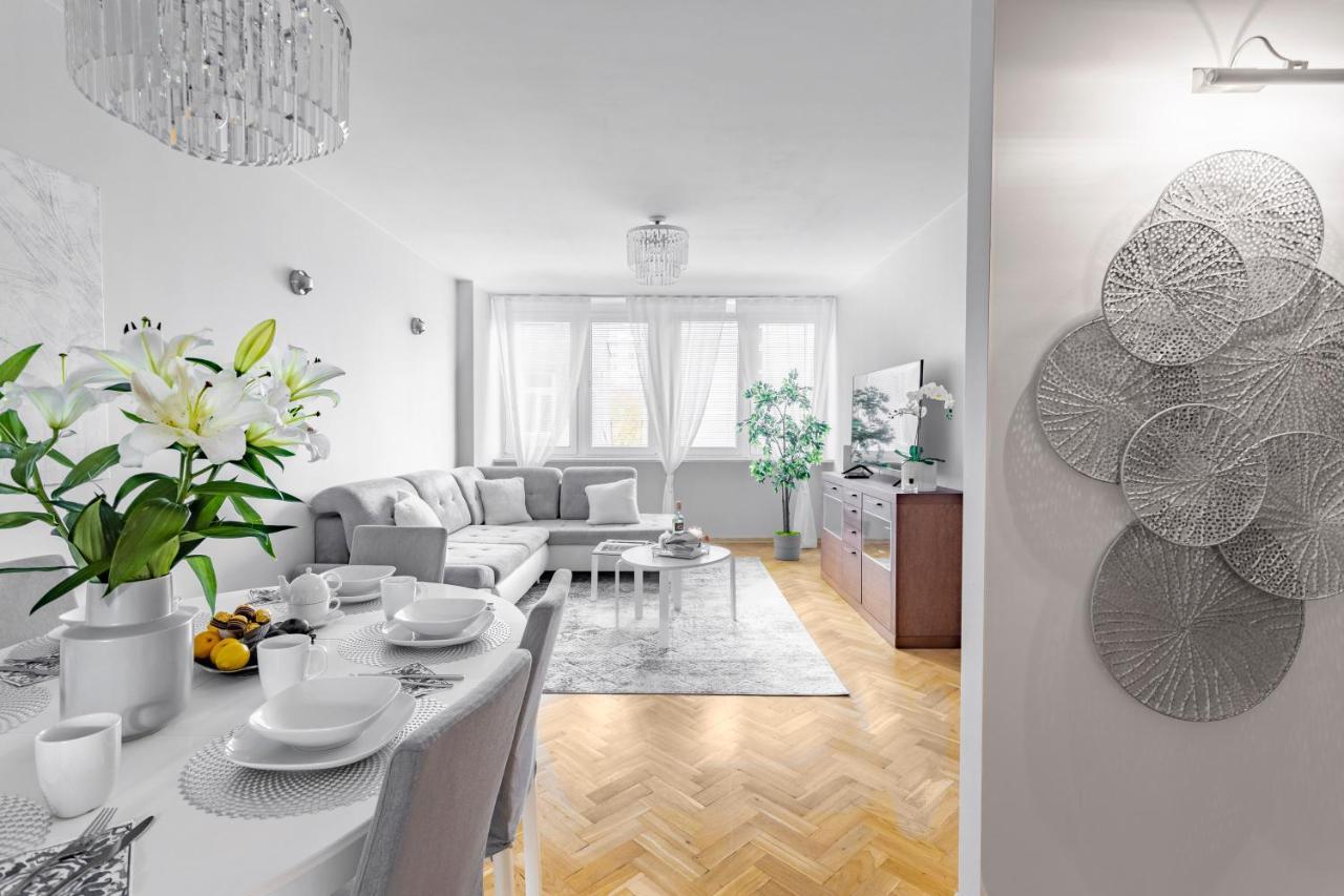 Hala Mirowska Apartments Варшава Экстерьер фото